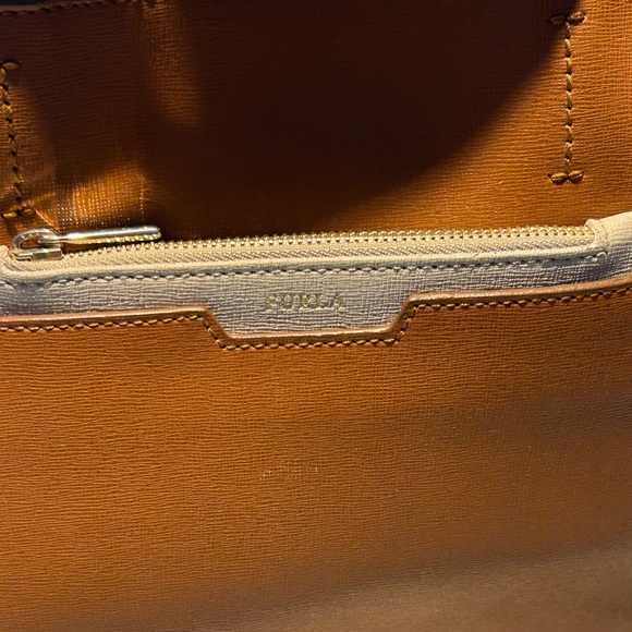 Extremely Rare Furla Unique Handbag. Caramel & Cream Saffiano Leather. - Picture 2 of 13